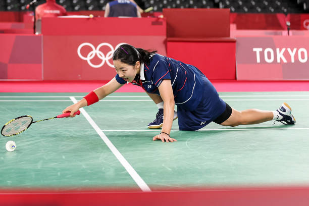 羽毛球单打和双打如何站位?左单右双规则详解