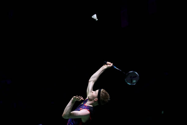 如何选择合适的室外羽毛球场地材料?