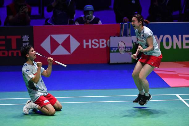 羽毛球双打发球区域:如何精准控制落点不踩线?