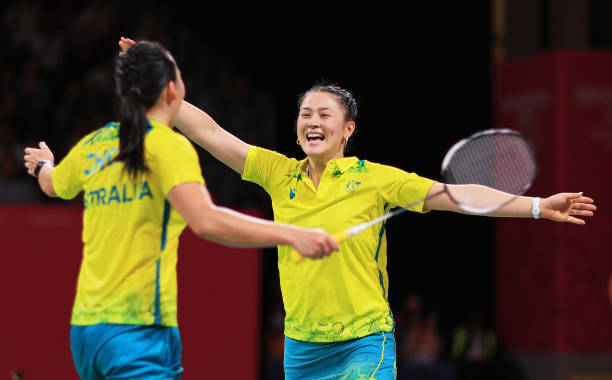 羽毛球单打与双打场地尺寸对比:平面图解析