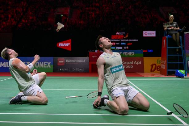 亲子运动日记:和爸爸打羽毛球的欢乐时光