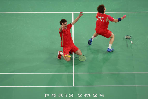 羽毛球教学教材推荐:科学训练与实战技巧解析