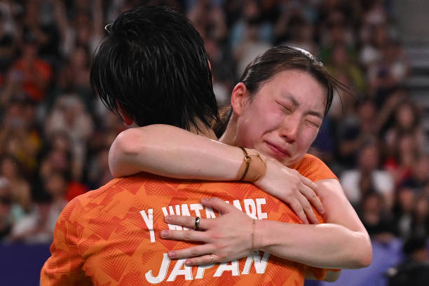 羽毛球技巧全图解:步法、扣杀、吊球一网打尽