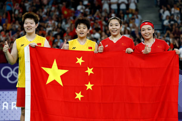 羽毛球场地的长宽对比赛有什么影响?