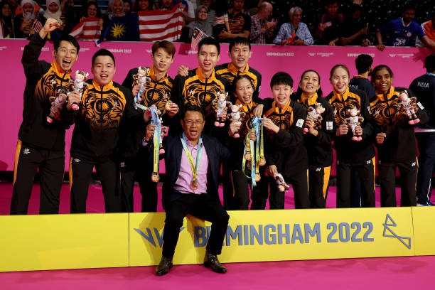 羽毛球场地中间真的有网吗?规则详解