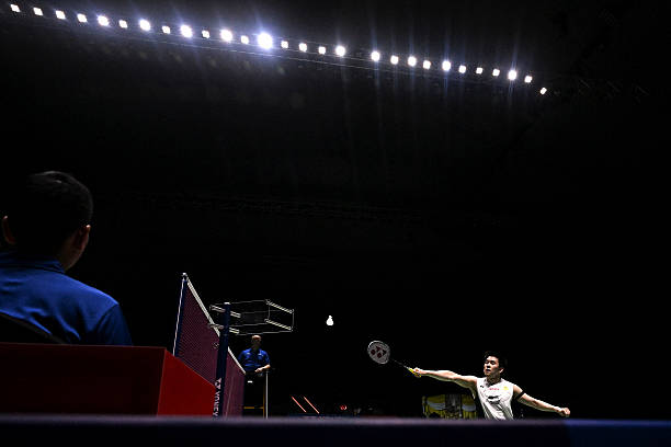 为什么羽毛球场地墙壁必须是深色?国际标准解析