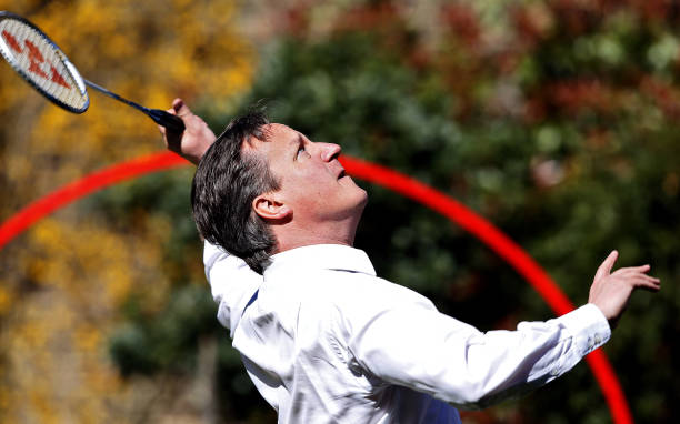 羽毛球高远球技巧:击球位置与飞行轨迹的关系