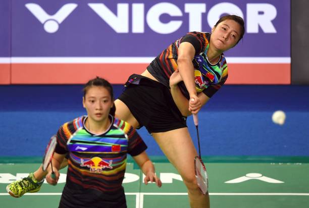 30磅羽毛球拍的“枪声效应”:击球瞬间为何如此清脆?