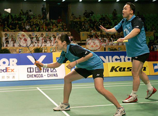 为什么专业选手偏爱4U羽毛球拍?重量优势分析