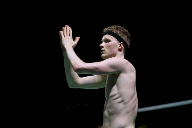 Copeki羽毛球拍价格波动因素:材质、科技与市场影响