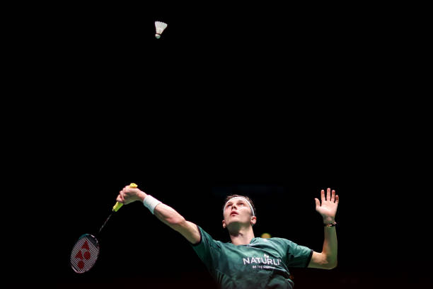 如何通过装修效果图打造吸引眼球的羽毛球用品店?