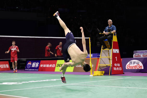 羽毛球拍5u多重?如何根据重量选择合适的球拍?