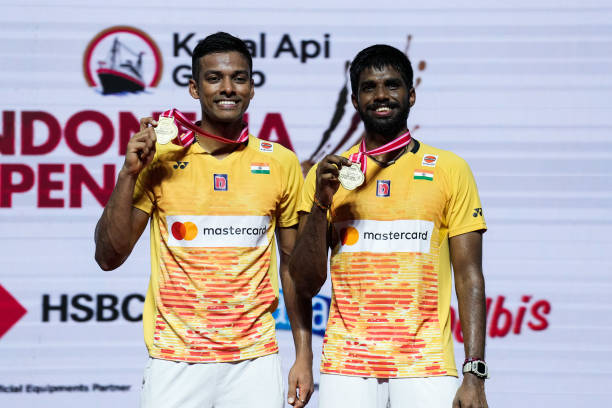 羽毛球单打与双打比赛规则差异对比