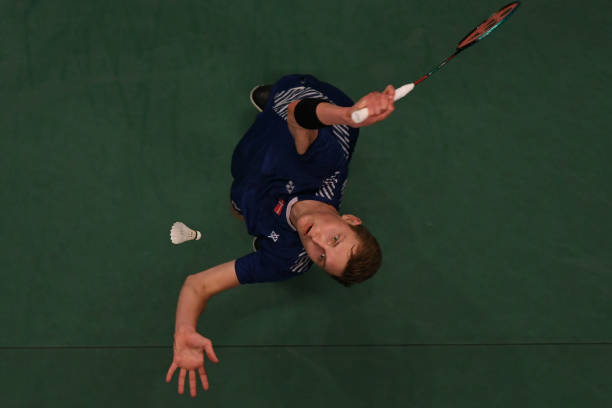 Yonex 100 ZZ羽毛球拍评测:速度与力量的完美结合