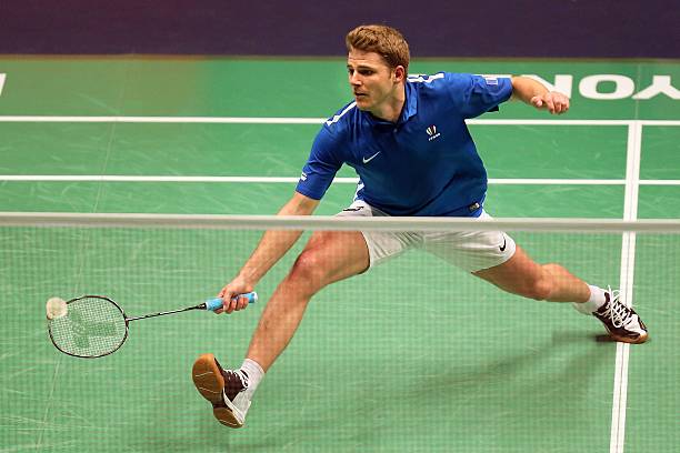 羽毛球杀球手法全解析:专业视频教程助你一击制胜