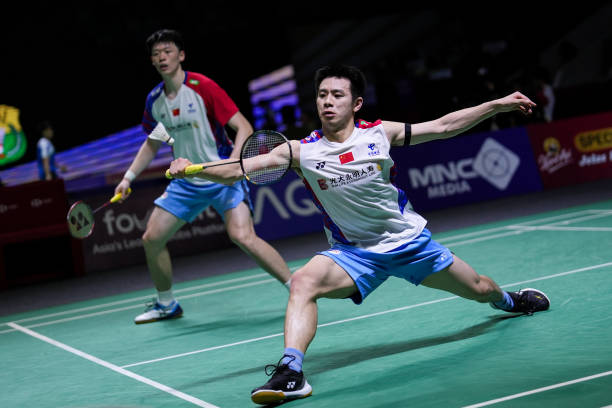 亚狮龙羽毛球型号大比拼:从入门到专业级选购指南