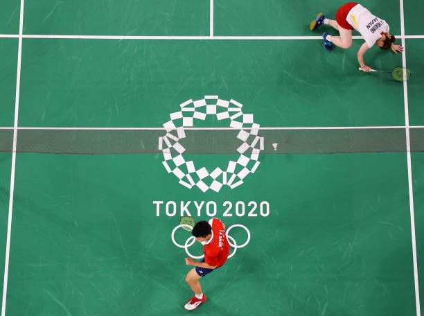 羽毛球杀球慢动作对比:纠正你的常见错误