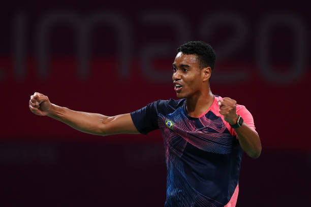 羽毛球单打和双打场地的宽度与长度差异