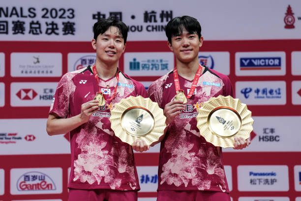 少儿羽毛球技巧大全 - 从握拍到比赛(高清教学)