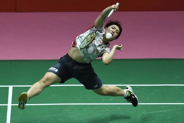 林丹服饰的标志演变史:三个关键符号的传承与创新