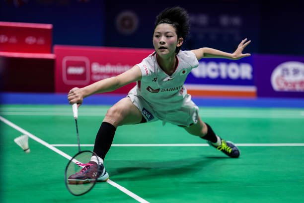 儿童羽毛球拍对比:碳纤维 vs 铝合金哪种更好?