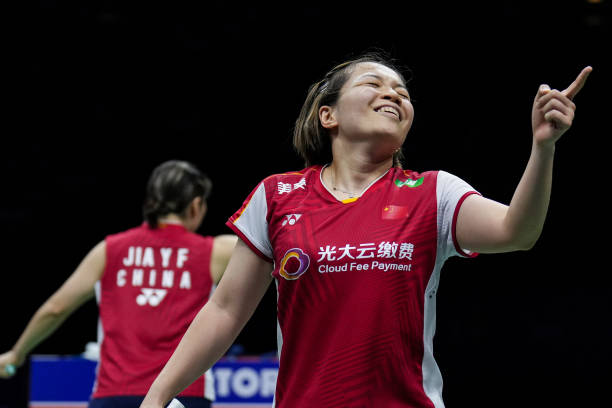 告别发球失误!羽毛球最简单发球方法详解