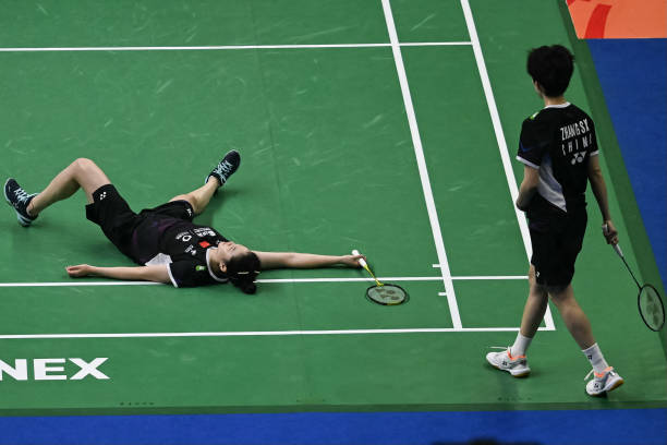 高远球击球动作练习方法:从分解动作到完整挥拍