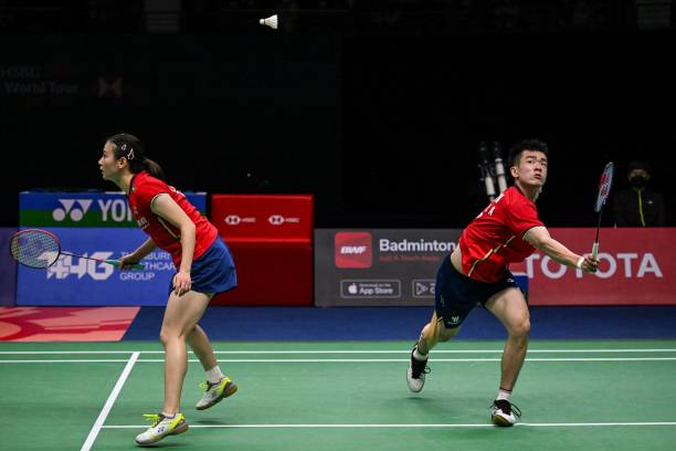 羽毛球裁判手势与规则解读:看懂比赛判罚(专业讲解)