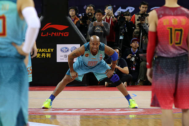 对比分析:雄鹿队标志与其他NBA球队的设计差异