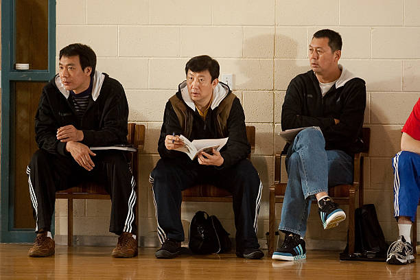 投篮姿势的要点:图文详解如何保持平衡与发力