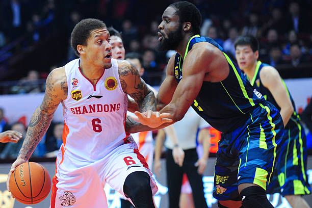 投篮技术精讲:手部、肘部和身体协调动作分解