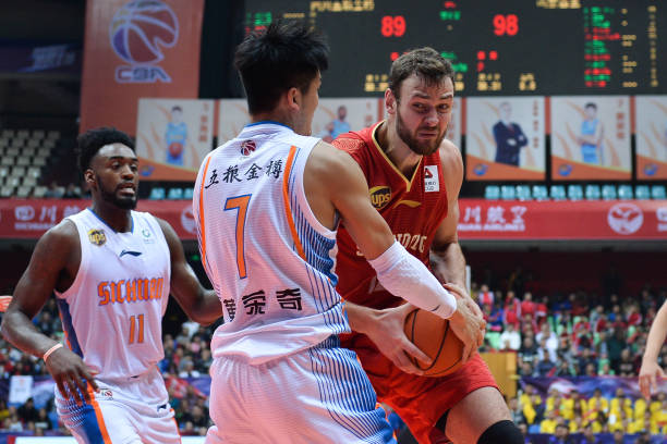 助攻榜排名预测:谁能最终登顶本赛季助攻王?