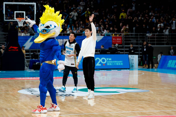 篮球裁判视角:何时吹罚撞人犯规