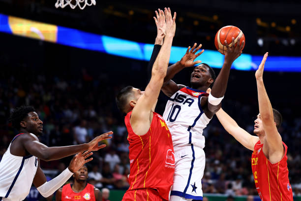 库里vs西亚卡姆:东西部强强对话,精彩不容错过