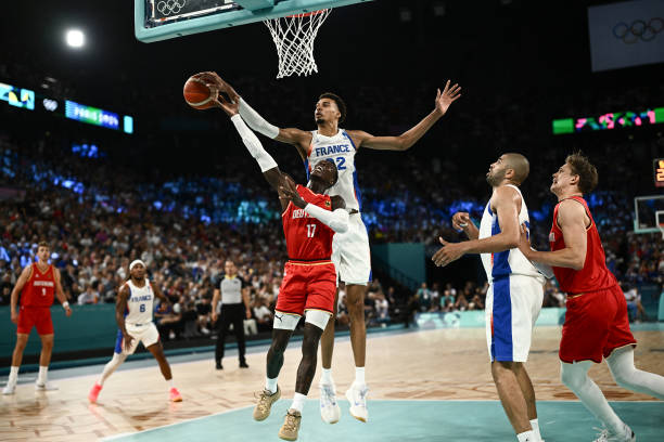 不可错过的杰梅因·奥尼尔十佳球集锦,感受NBA硬汉风采!