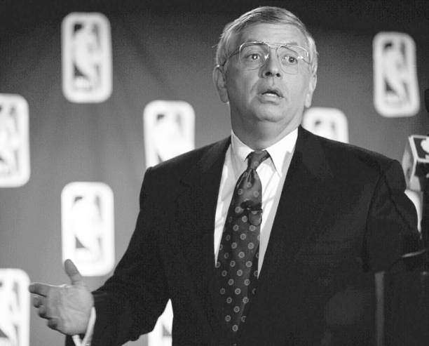 篮球队伍职位全解析:从球员到教练的完整架构