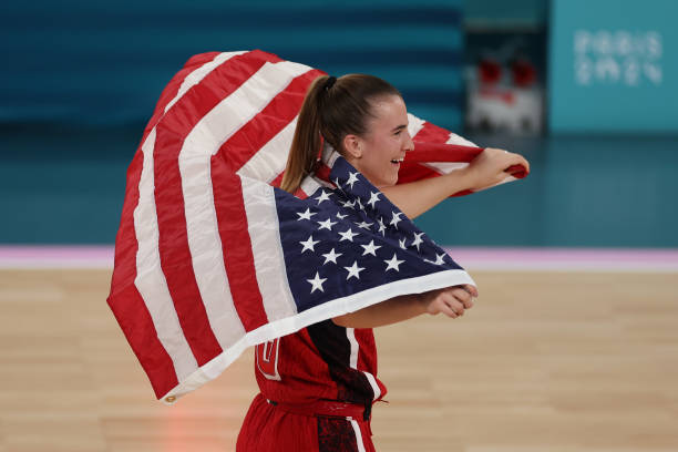 篮球技巧教学:拉杆上篮的核心要点与常见错误