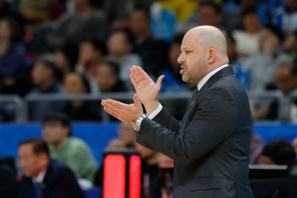 选择篮球场施工厂家的注意事项:避免常见误区