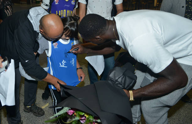 居民楼旁的篮球场:是社区活力还是生活困扰?