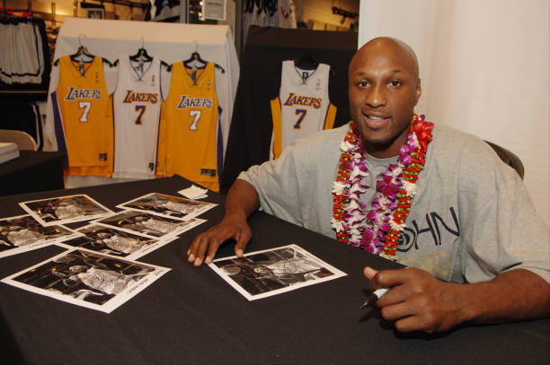 如何确保篮球场围网高度符合安全规范要求?