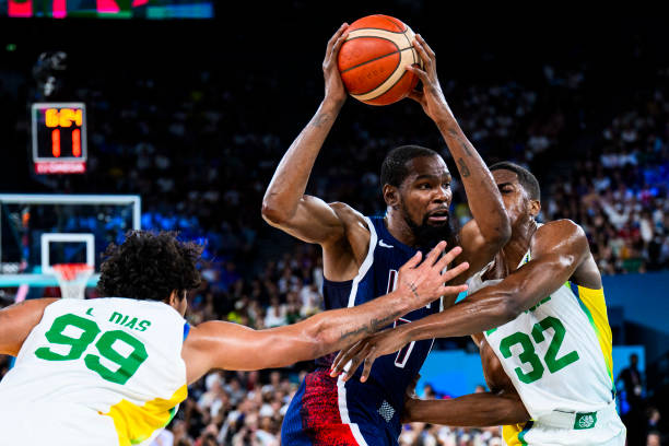 篮球规则中关于阻挡与进攻犯规的最新修订解读