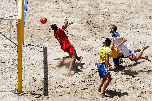 从巴萨到巴黎:梅西与姆巴佩的队友与对手关系