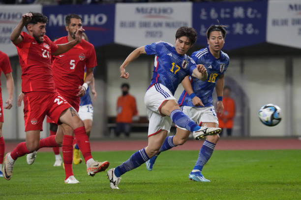 足球规则解读:点球被扑出后的补射时机分析