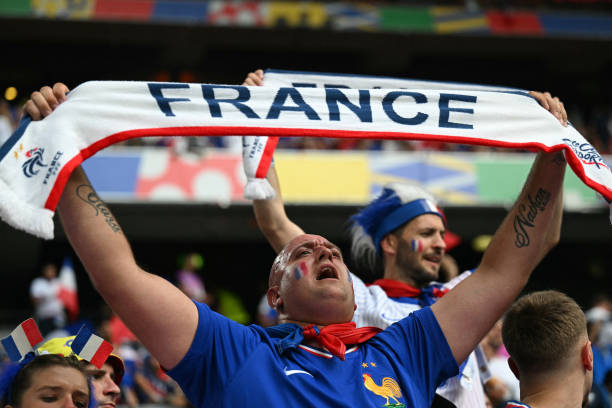 欧冠巅峰对决:AC米兰迎战巴塞罗那,谁能笑到最后?