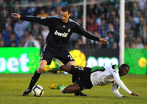 里昂 vs 尼斯:法甲焦点战全解析,聚胜顽球汇带您看透胜负关键!