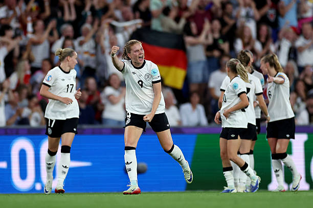 足球场土地平整度要求:坡度、土质与基础处理指南