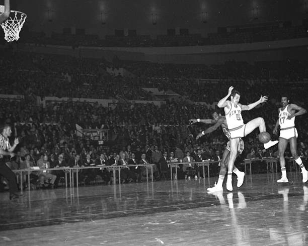 免费玩还是买断制?游戏商业模式大不同:浅谈FIFA足球世界与FIFA20