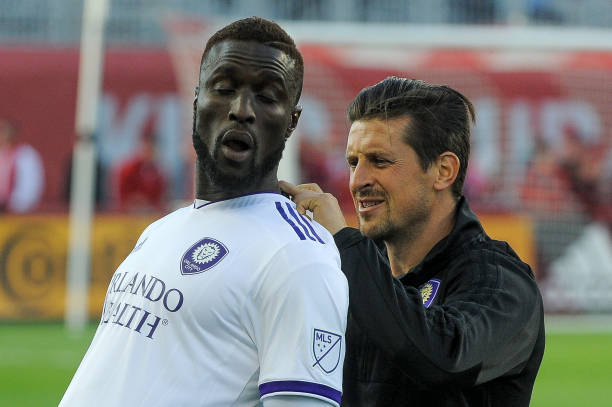 当足球碰到小朋友:看图写话的情感表达