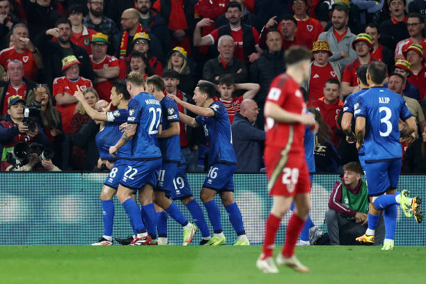 为什么角球时球员不会越位?规则背后的逻辑