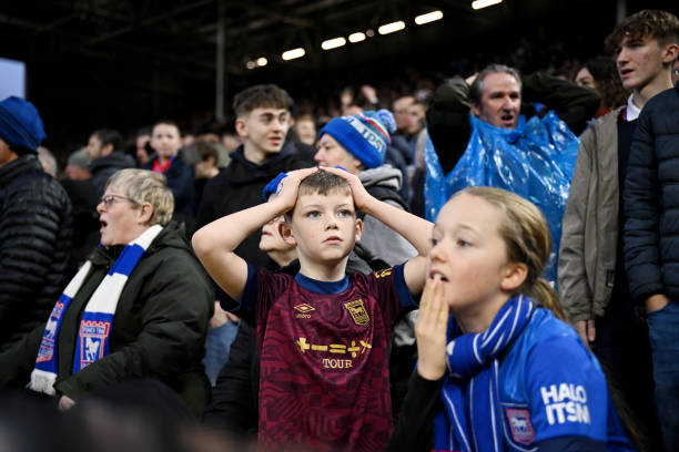 摆大巴是什么意思?网络用语背后的足球文化解读